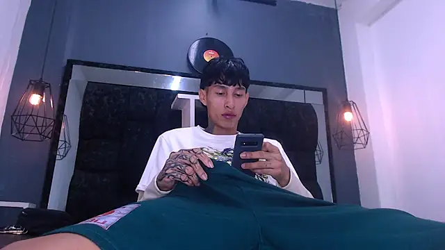 Snapshot of Daniel_delux_ chatting on 11.21.25 Daniel delux online show from 11.21.25