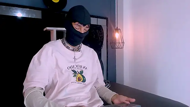 Snapshot of Daniel_delux_ chatting on 11.22.25 Daniel delux online show from 11.22.25