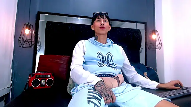 Snapshot of Daniel_delux_ chatting on 11.28.25 Daniel delux online show from 11.28.25