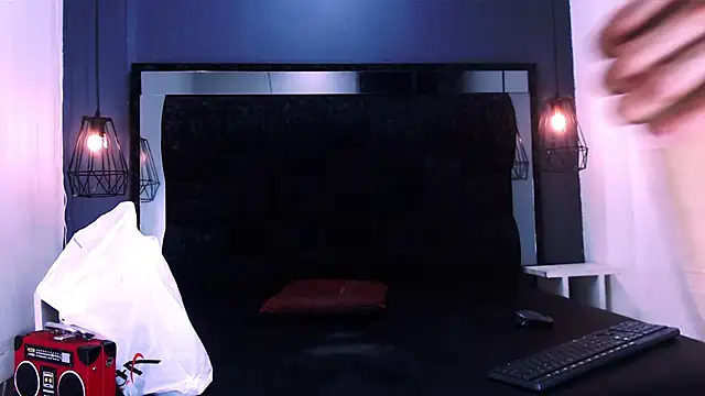 Snapshot of Daniel_delux_ chatting on 11.30.25 Daniel delux online show from 11.30.25