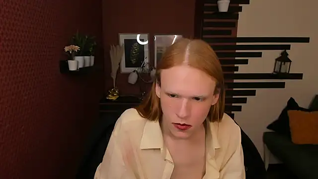 Snapshot of ChloeValentinee chatting on 11.05.25 ChloeValentinee online show from 11.05.25