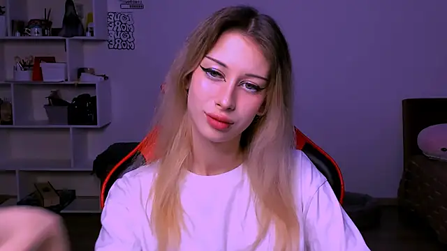 Lori lolii online show from 11.13.25