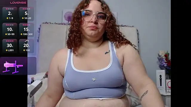 Snapshot of AmandaaWats chatting on 10.09.25 AmandaaWats online show from 10.09.25