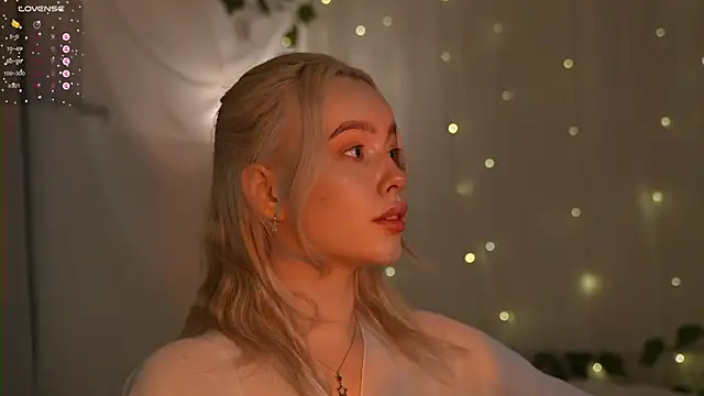 Snapshot of mother__of__dragons chatting on 09.23.25 mother of dragons online show from 09.23.25