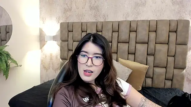 emiilyy cute online show from 10.02.25