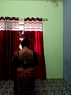 Snapshot of School_medam chatting on 10.04.25 School medam online show from 10.04.25