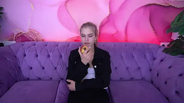 AlinaLiii online show from 11.27.25