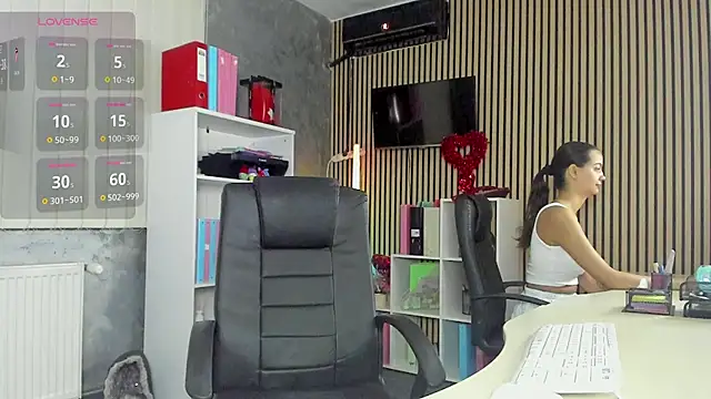 Snapshot of OfficeGirls chatting on 07.19.26 OfficeGirls online show from 07.19.26
