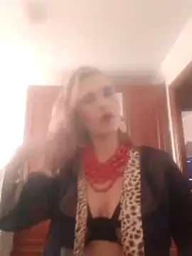 Snapshot of LaraDiva7799 chatting on 10.27.25 LaraDiva7799 online show from 10.27.25