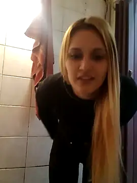 Snapshot of rubikimey chatting on 10.29.25 rubikimey online show from 10.29.25