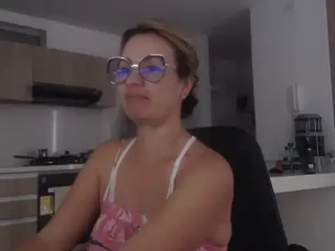 Snapshot of LovePaula chatting on 12.15.24 LovePaula online show from 12.15.24