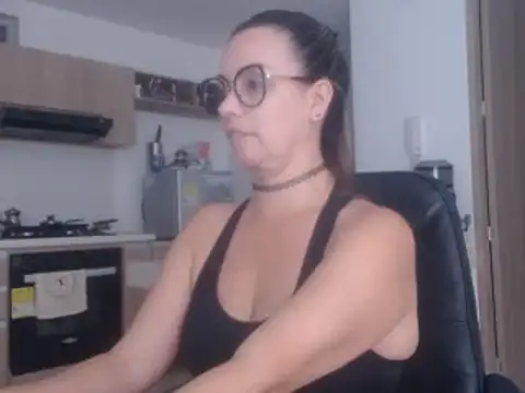 Snapshot of LovePaula chatting on 02.19.25 LovePaula online show from 02.19.25