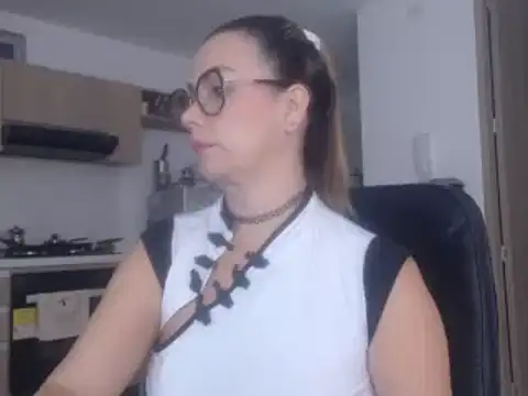 Snapshot of LovePaula chatting on 02.19.25 LovePaula online show from 02.19.25