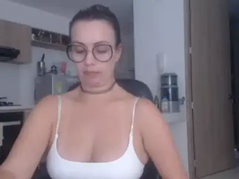 Snapshot of LovePaula chatting on 02.20.25 LovePaula online show from 02.20.25