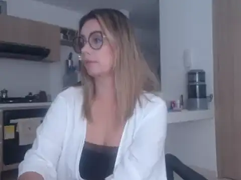 Snapshot of LovePaula chatting on 03.11.25 LovePaula online show from 03.11.25