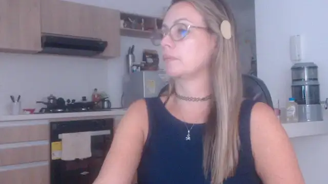 Snapshot of LovePaula chatting on 10.23.25 LovePaula online show from 10.23.25