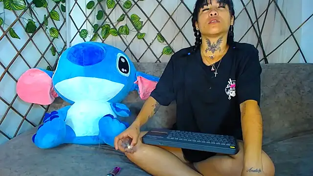 Snapshot of LiaGill chatting on 09.25.25 LiaGill online show from 09.25.25