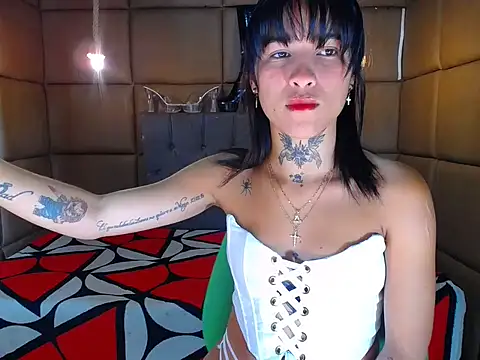 Snapshot of LiaGill chatting on 10.07.25 LiaGill online show from 10.07.25