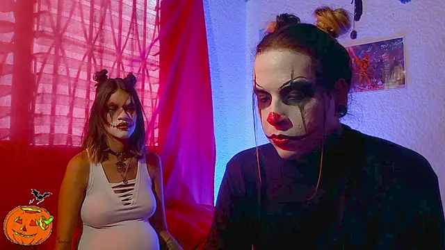 Snapshot of Couple_Moth666 chatting on 10.31.25 Couple Moth666 online show from 10.31.25