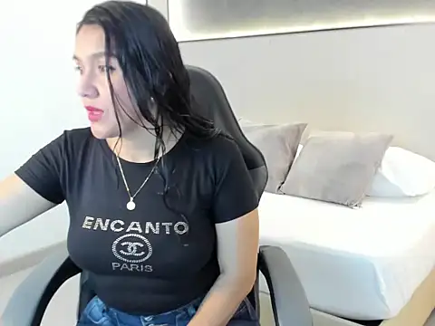 Snapshot of zoee_zi chatting on 09.27.25 zoee zi online show from 09.27.25