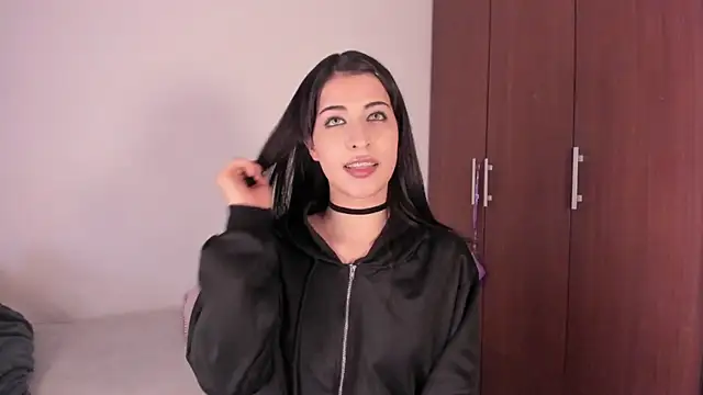 Snapshot of ScarlettRosetti chatting on 10.16.25 ScarlettRosetti online show from 10.16.25