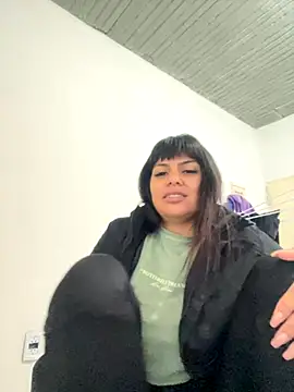 Snapshot of Bulma04 chatting on 10.28.25 Bulma04 online show from 10.28.25