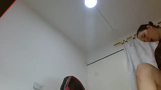 Snapshot of Alice_pussyhairy chatting on 11.30.25 Alice pussyhairy online show from 11.30.25