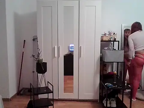 HotLenaX online show from 10.22.25