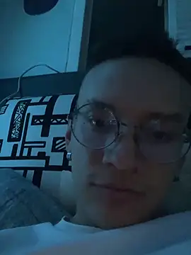 Snapshot of Johan_sb chatting on 11.04.25 Johan sb online show from 11.04.25