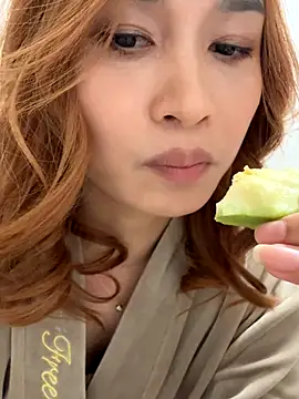 Snapshot of skys777 chatting on 12.17.25 skys777 online show from 12.17.25