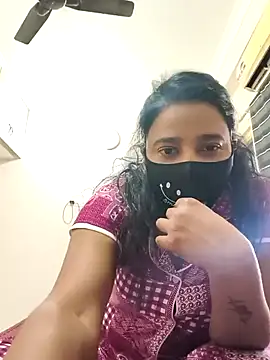 Charm Queen online show from 02.08.26