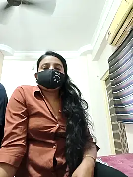 Charm Queen online show from 02.10.26