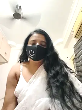 Charm Queen online show from 02.11.26