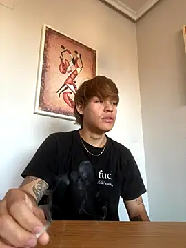 Snapshot of fezgrosso chatting on 11.10.25 fezgrosso online show from 11.10.25