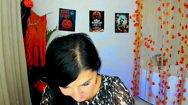 Moon Veloure1 online show from 10.26.25