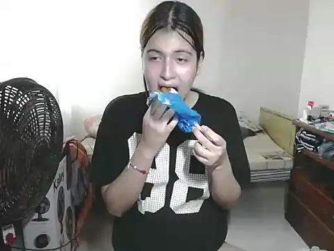 Snapshot of Mirage_Sertori chatting on 11.11.25 Mirage Sertori online show from 11.11.25