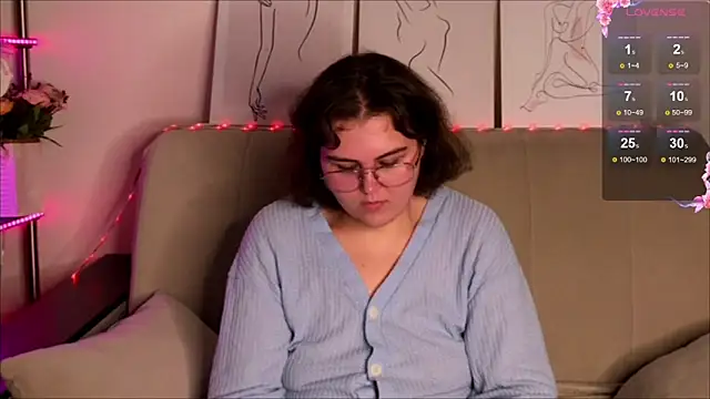 Snapshot of chatting on 09.22.25 online show from 09.22.25