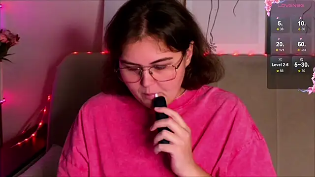 Snapshot of chatting on 10.05.25 online show from 10.05.25