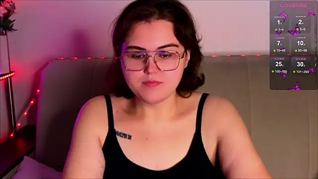 Snapshot of chatting on 11.11.25 online show from 11.11.25