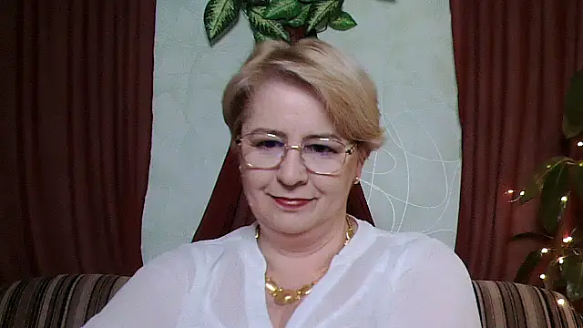 Snapshot of Selena-Velvet chatting on 10.01.25 Selena-Velvet online show from 10.01.25