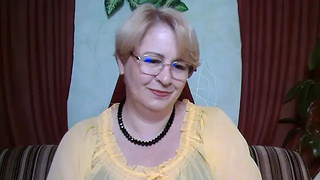 Snapshot of Selena-Velvet chatting on 10.08.25 Selena-Velvet online show from 10.08.25