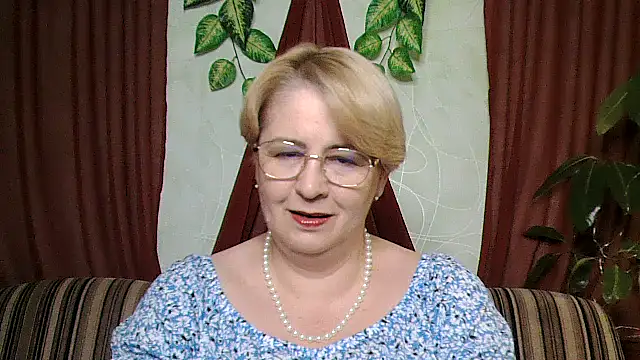 Snapshot of Selena-Velvet chatting on 10.16.25 Selena-Velvet online show from 10.16.25