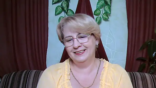 Snapshot of Selena-Velvet chatting on 10.17.25 Selena-Velvet online show from 10.17.25