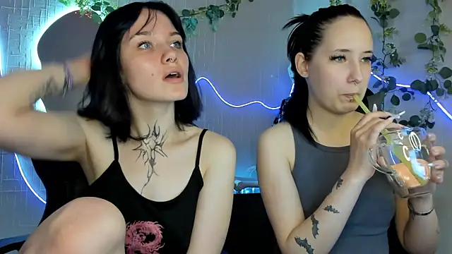 Snapshot of Elastikisss chatting on 05.23.26 Elastikisss online show from 05.23.26
