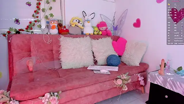 Snapshot of SophieLAmour chatting on 10.10.25 SophieLAmour online show from 10.10.25