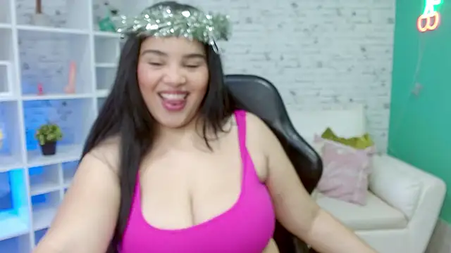 Snapshot of loaizalust chatting on 11.22.25 loaizalust online show from 11.22.25