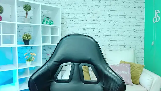 Snapshot of loaizalust chatting on 12.01.25 loaizalust online show from 12.01.25