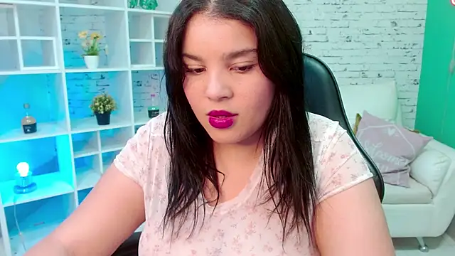 Snapshot of loaizalust chatting on 12.05.25 loaizalust online show from 12.05.25