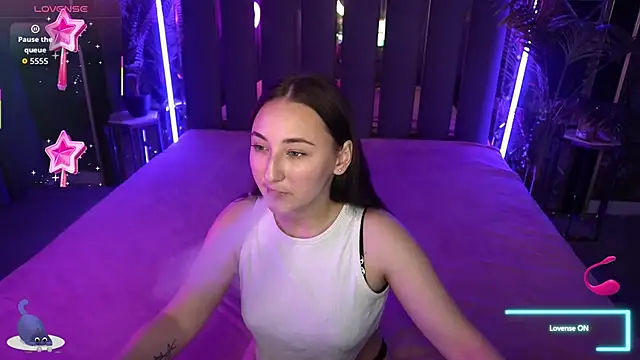 Snapshot of SashaDuvalle chatting on 11.11.25 SashaDuvalle online show from 11.11.25