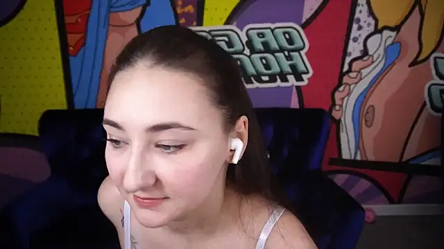 Snapshot of SashaDuvalle chatting on 12.04.25 SashaDuvalle online show from 12.04.25